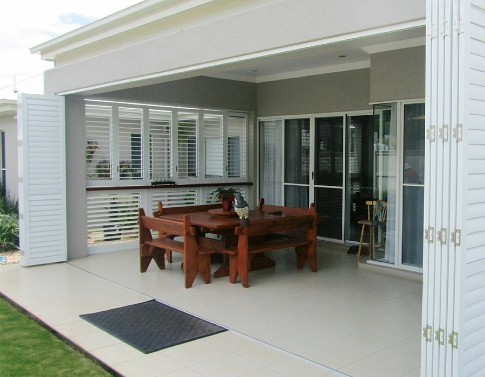 last-pick-_-not-a-fav!-outdoor-aluminium-shutters-08.jpg.pagespeed.ic.uq2io8hzrb.jpeg