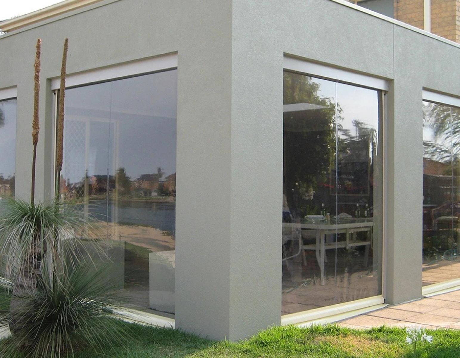 outdoor-cafe-clear-05.jpg