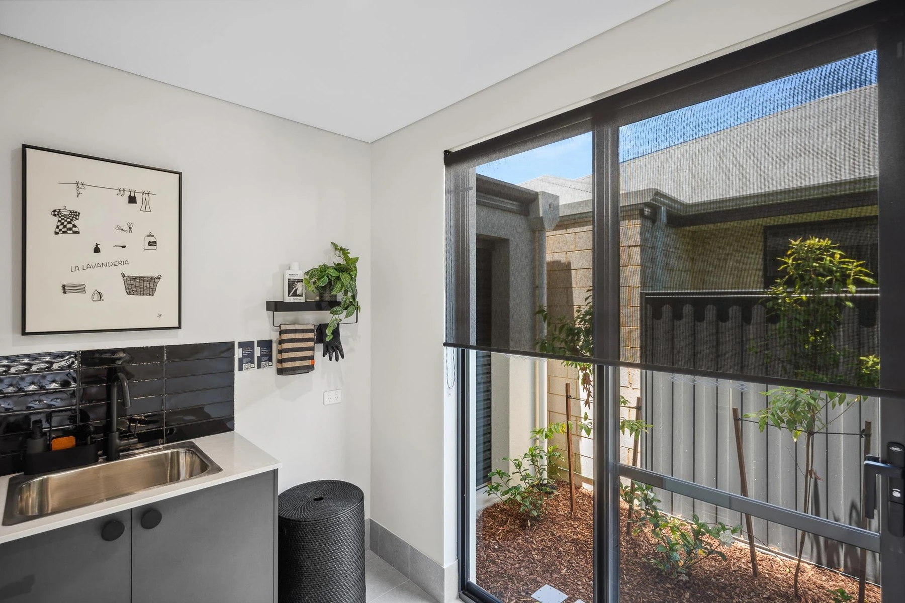 copy-of-web-412-torwood-avenue,-treeby-30.jpg